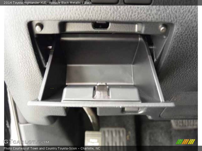 Attitude Black Metallic / Black 2014 Toyota Highlander XLE