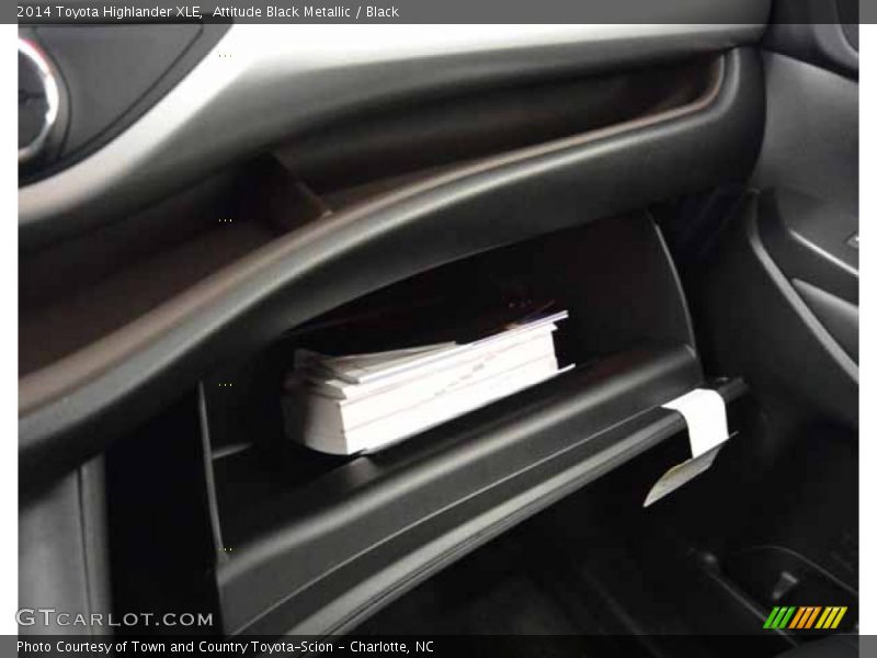 Attitude Black Metallic / Black 2014 Toyota Highlander XLE