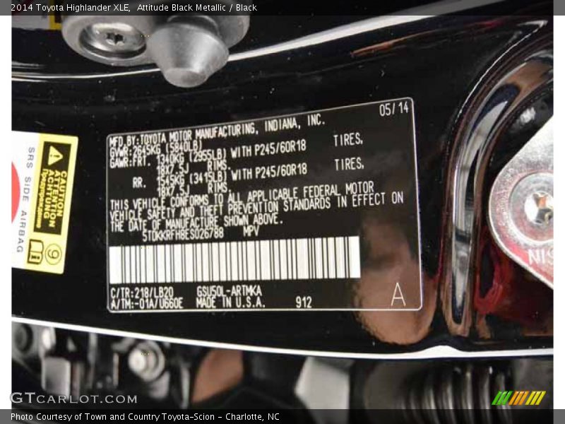 Attitude Black Metallic / Black 2014 Toyota Highlander XLE