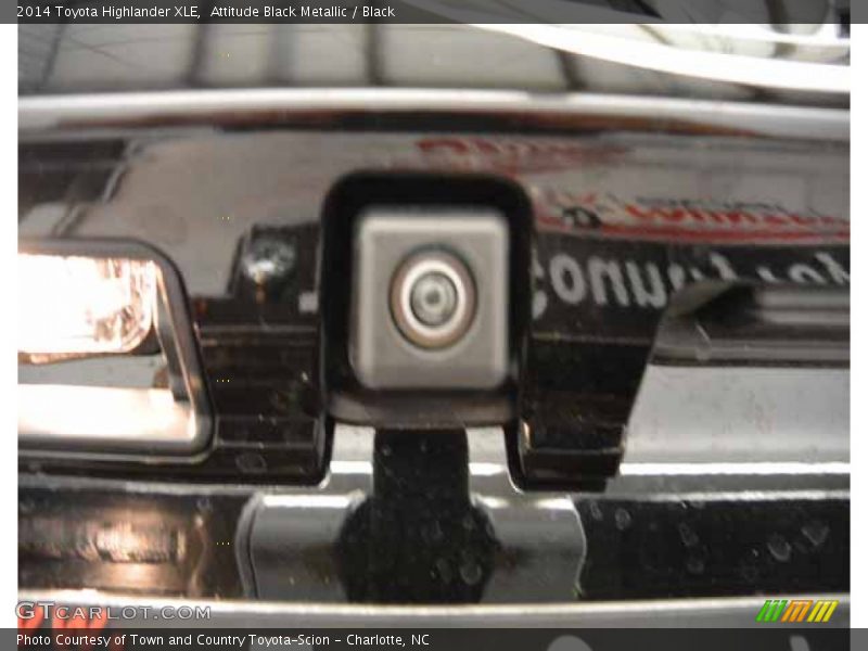 Attitude Black Metallic / Black 2014 Toyota Highlander XLE