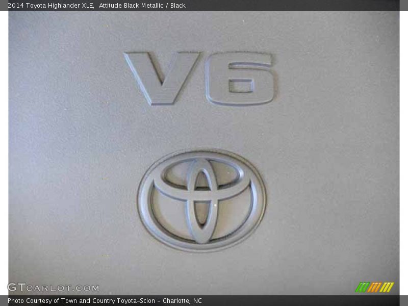 Attitude Black Metallic / Black 2014 Toyota Highlander XLE