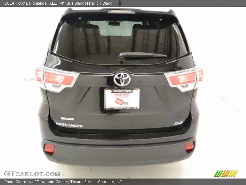 Attitude Black Metallic / Black 2014 Toyota Highlander XLE