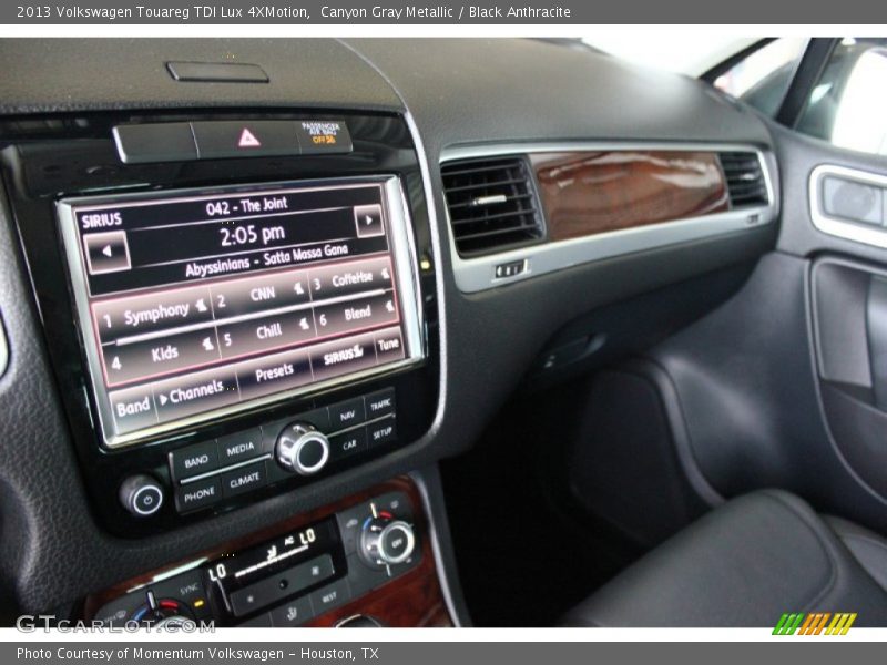 Canyon Gray Metallic / Black Anthracite 2013 Volkswagen Touareg TDI Lux 4XMotion