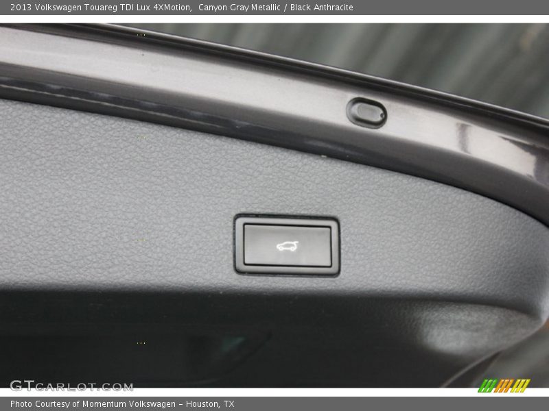Canyon Gray Metallic / Black Anthracite 2013 Volkswagen Touareg TDI Lux 4XMotion