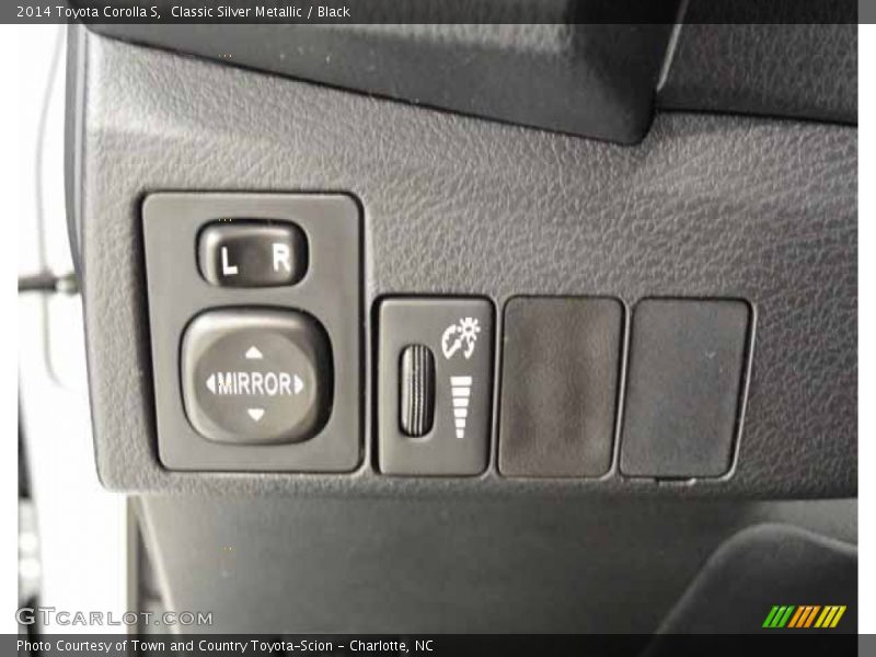 Classic Silver Metallic / Black 2014 Toyota Corolla S