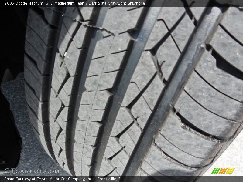 Magnesium Pearl / Dark Slate Gray/Light Graystone 2005 Dodge Magnum R/T