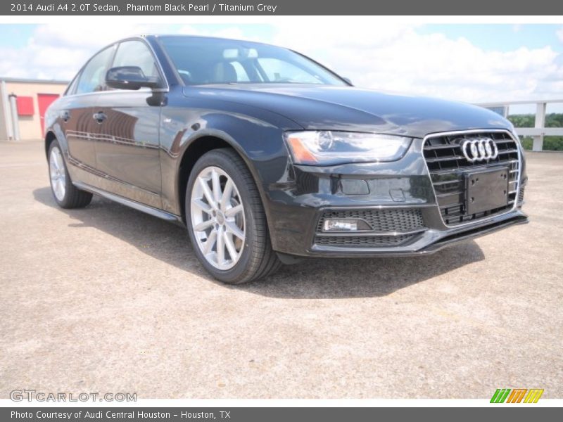 Front 3/4 View of 2014 A4 2.0T Sedan