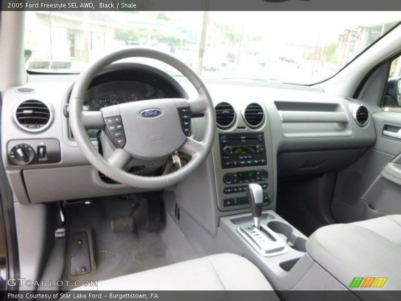 Dashboard of 2005 Freestyle SEL AWD