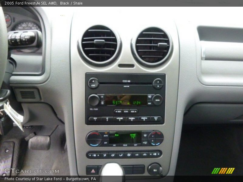 Controls of 2005 Freestyle SEL AWD