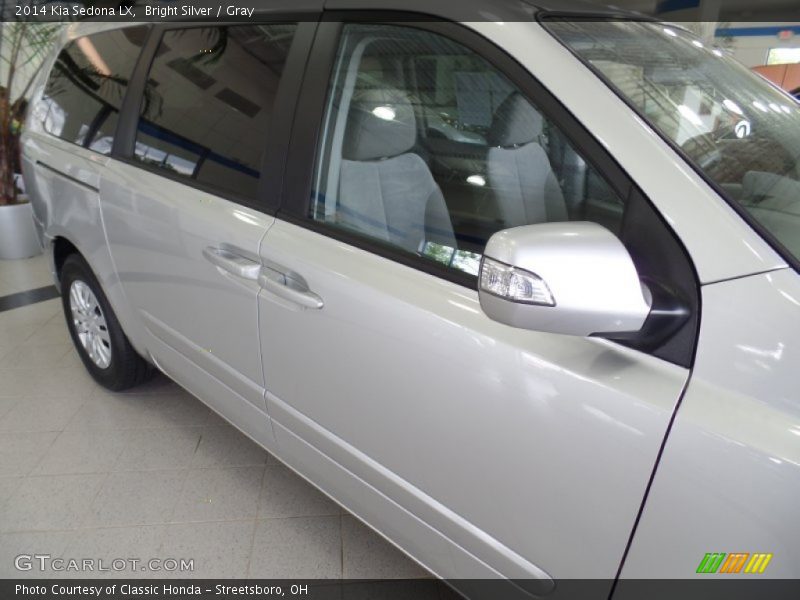 Bright Silver / Gray 2014 Kia Sedona LX