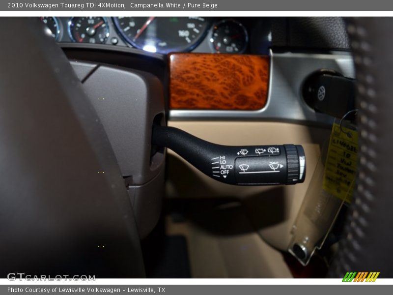 Campanella White / Pure Beige 2010 Volkswagen Touareg TDI 4XMotion