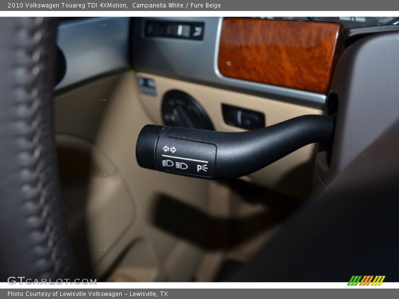Campanella White / Pure Beige 2010 Volkswagen Touareg TDI 4XMotion