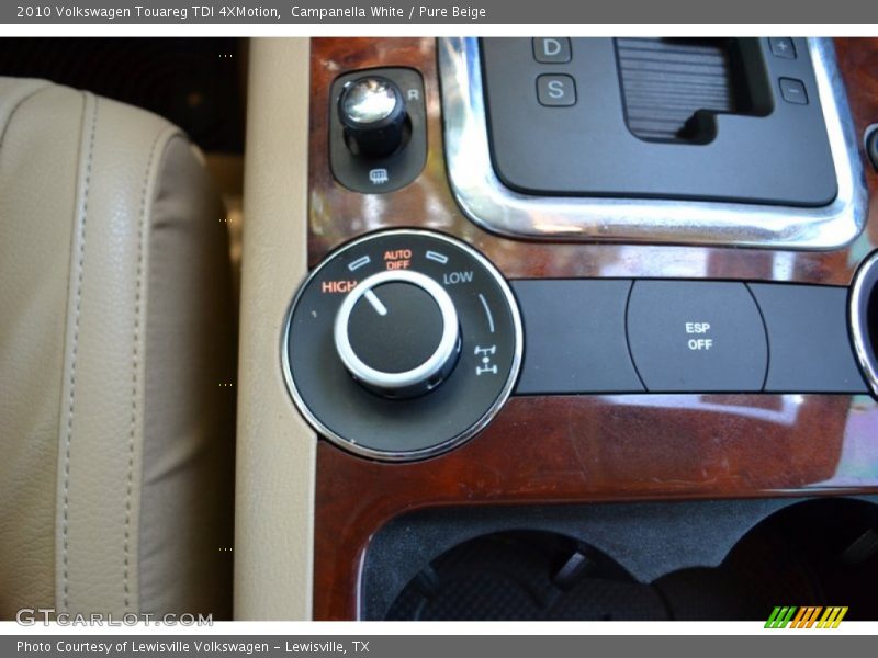 Campanella White / Pure Beige 2010 Volkswagen Touareg TDI 4XMotion