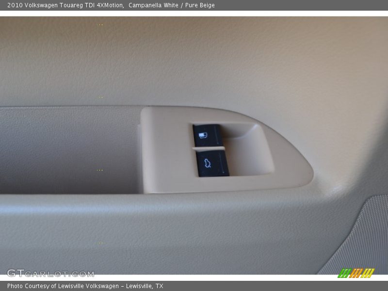 Campanella White / Pure Beige 2010 Volkswagen Touareg TDI 4XMotion