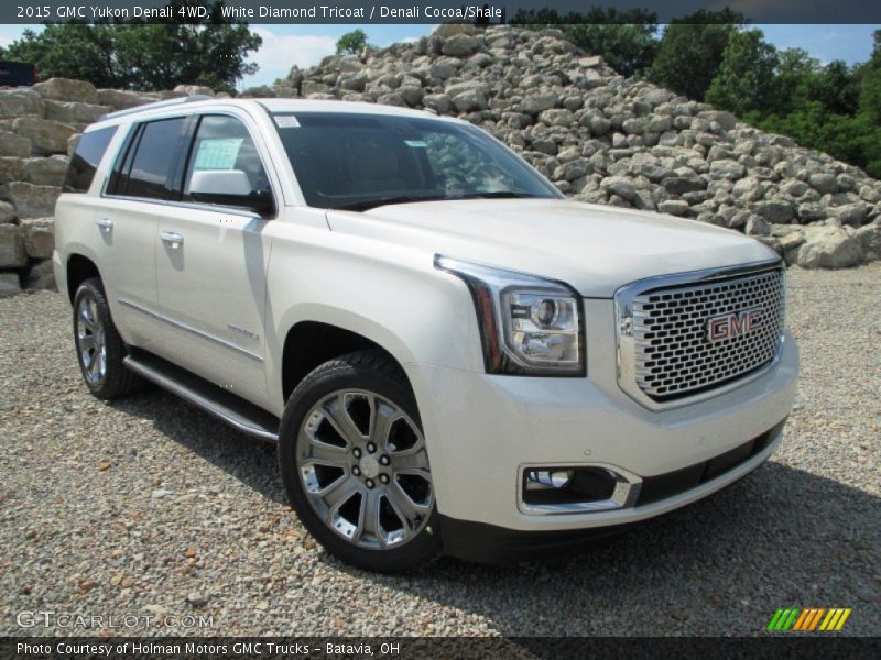 Front 3/4 View of 2015 Yukon Denali 4WD