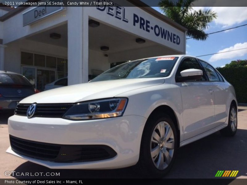 Candy White / Titan Black 2011 Volkswagen Jetta SE Sedan