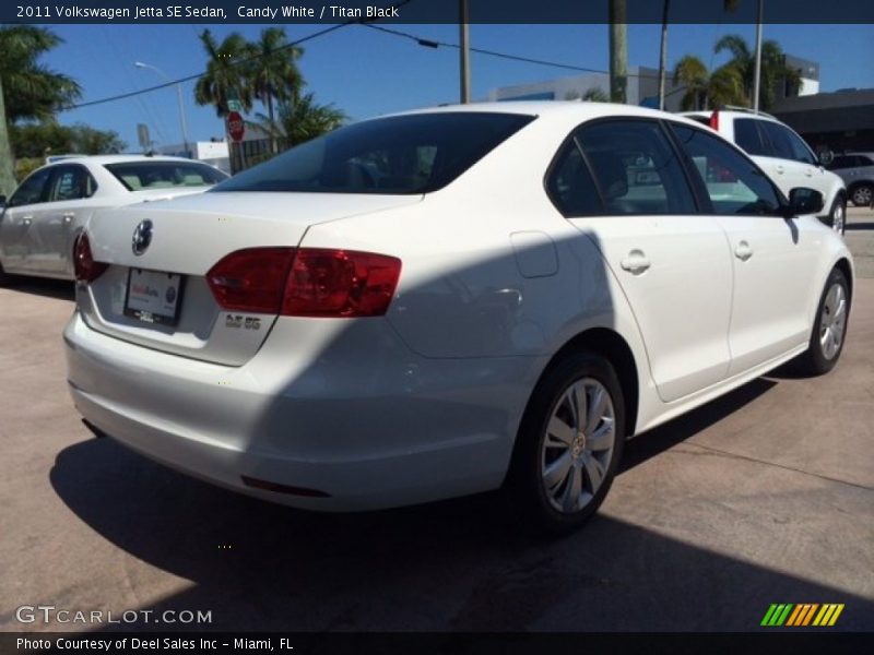 Candy White / Titan Black 2011 Volkswagen Jetta SE Sedan