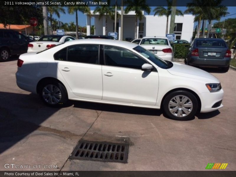 Candy White / Titan Black 2011 Volkswagen Jetta SE Sedan