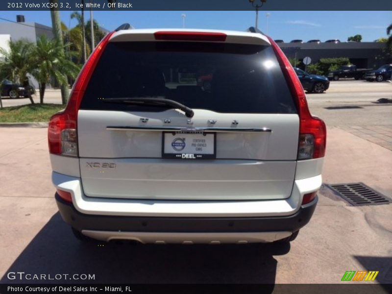 Ice White / Off Black 2012 Volvo XC90 3.2