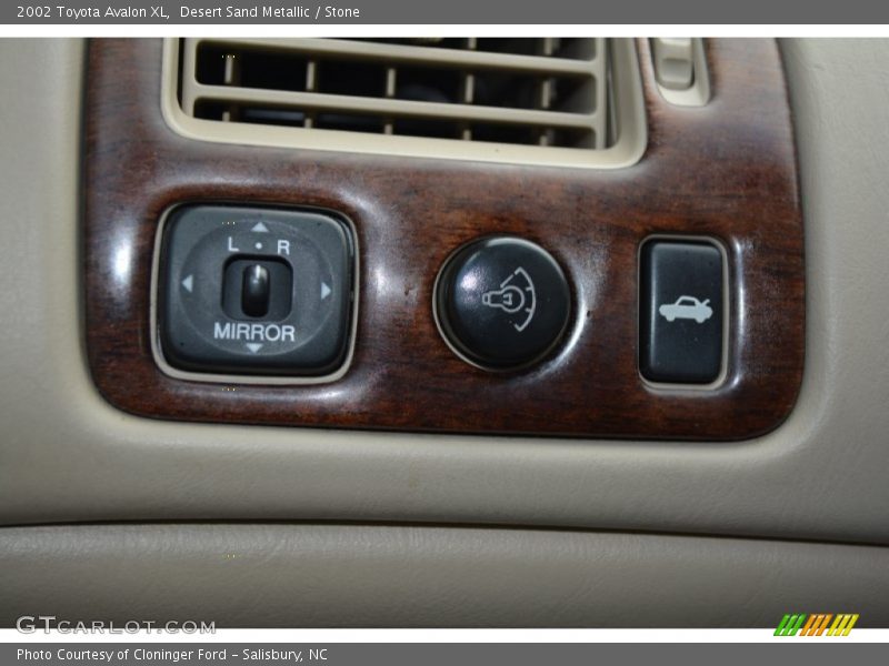 Desert Sand Metallic / Stone 2002 Toyota Avalon XL