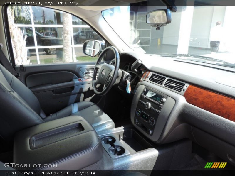 Onyx Black / Ebony 2011 GMC Yukon SLE