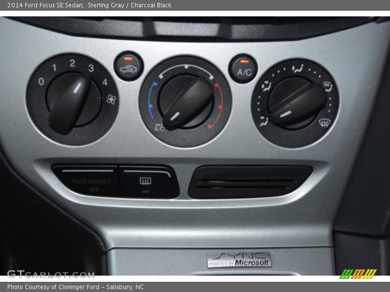 Sterling Gray / Charcoal Black 2014 Ford Focus SE Sedan