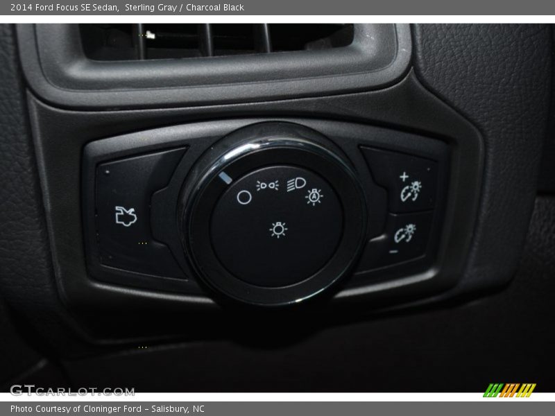 Sterling Gray / Charcoal Black 2014 Ford Focus SE Sedan