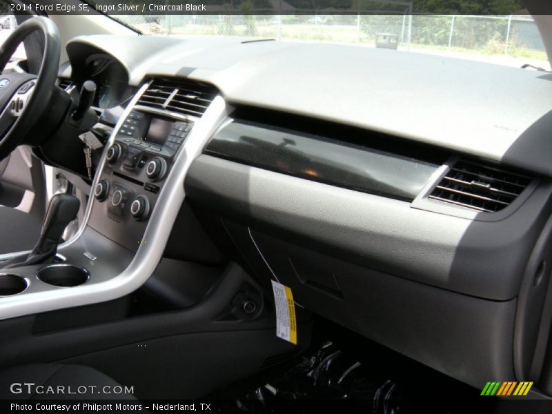 Ingot Silver / Charcoal Black 2014 Ford Edge SE
