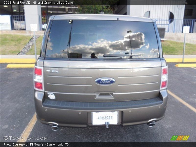 Mineral Gray Metallic / Dune 2013 Ford Flex SE