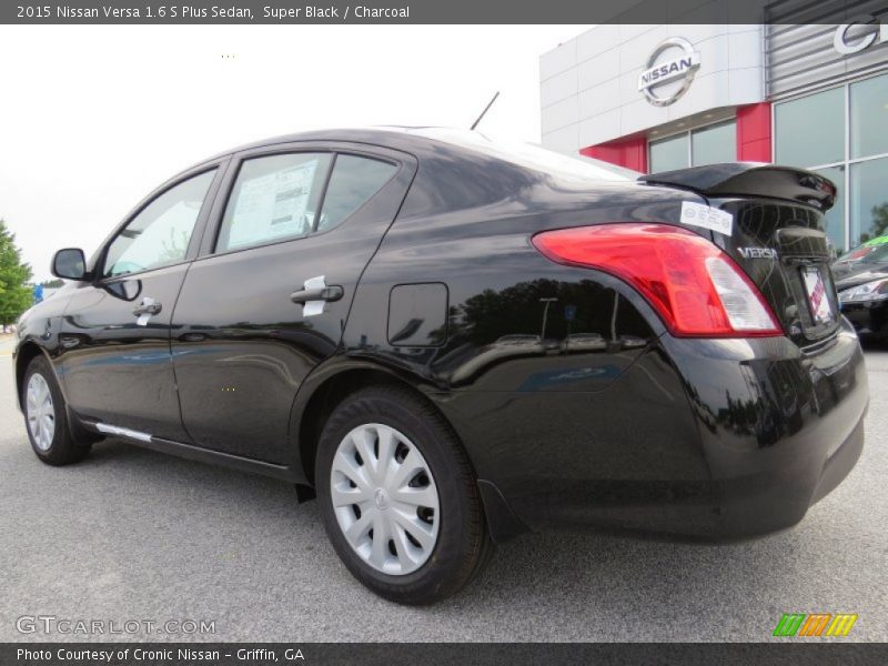 Super Black / Charcoal 2015 Nissan Versa 1.6 S Plus Sedan