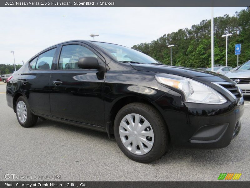 Front 3/4 View of 2015 Versa 1.6 S Plus Sedan