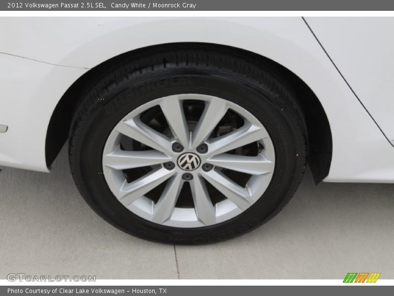 Candy White / Moonrock Gray 2012 Volkswagen Passat 2.5L SEL
