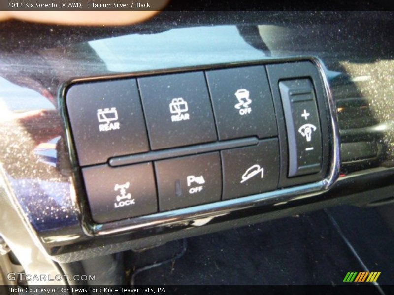 Titanium Silver / Black 2012 Kia Sorento LX AWD