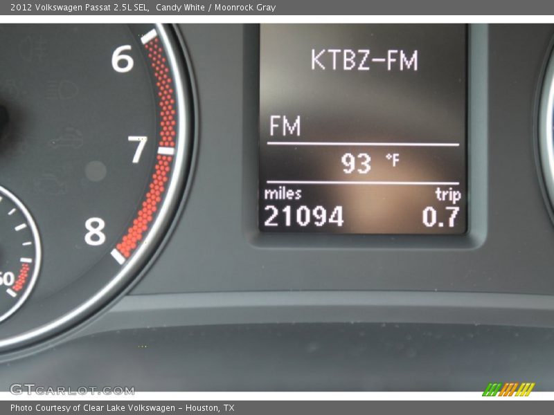 Candy White / Moonrock Gray 2012 Volkswagen Passat 2.5L SEL