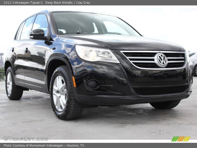Deep Black Metallic / Clay Gray 2011 Volkswagen Tiguan S