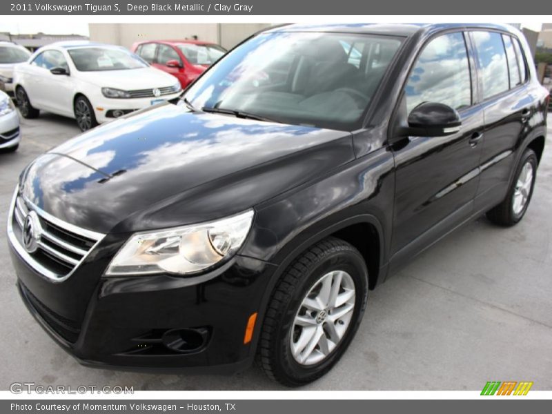 Deep Black Metallic / Clay Gray 2011 Volkswagen Tiguan S