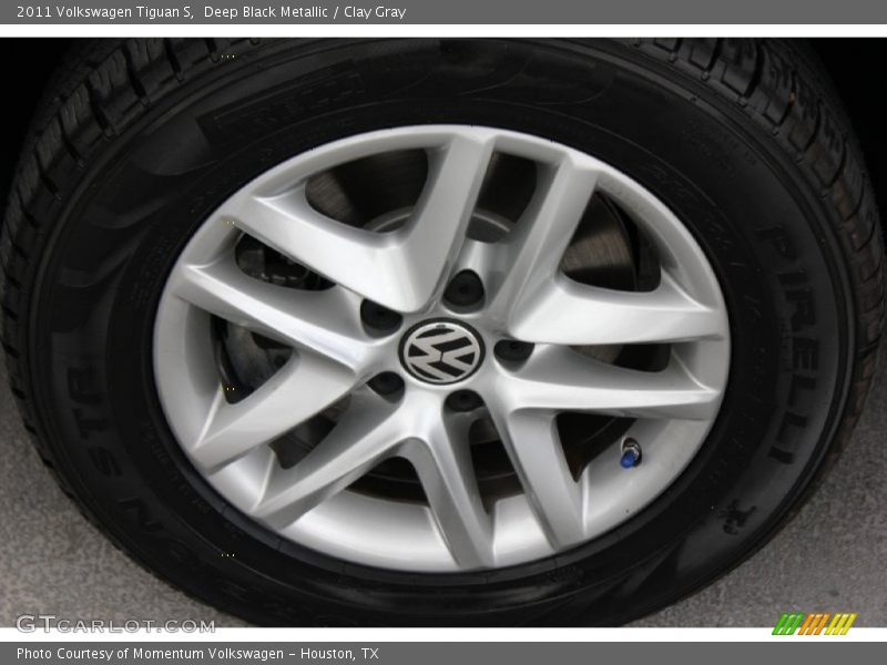 Deep Black Metallic / Clay Gray 2011 Volkswagen Tiguan S