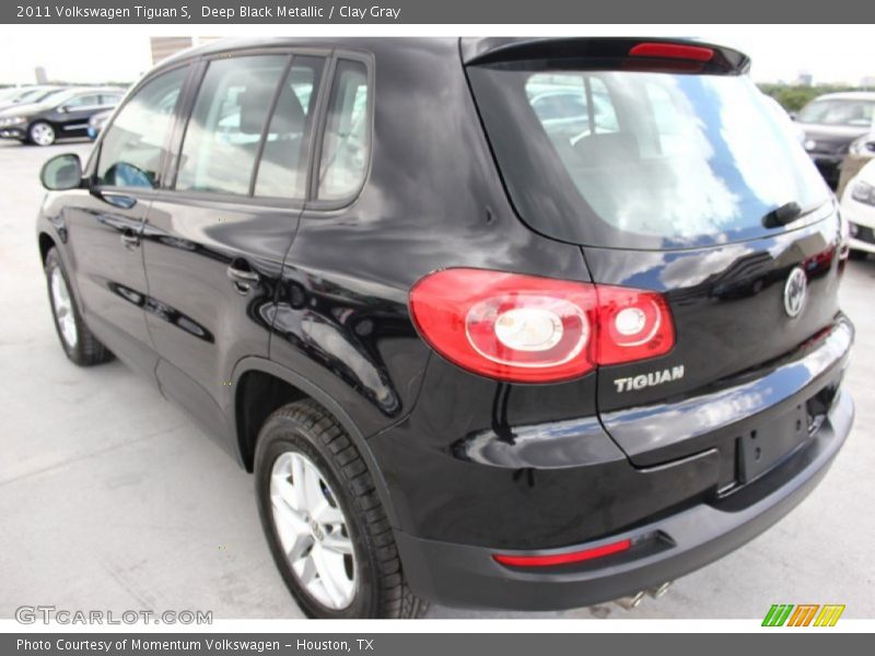 Deep Black Metallic / Clay Gray 2011 Volkswagen Tiguan S