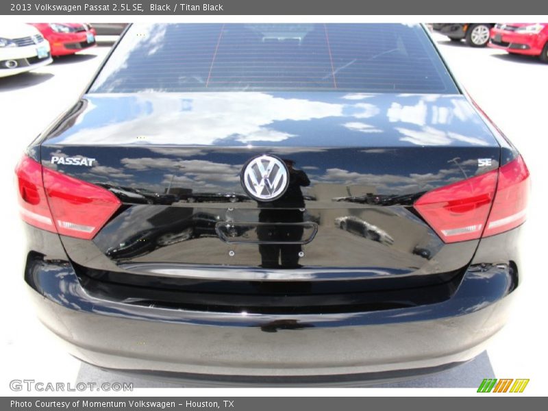 Black / Titan Black 2013 Volkswagen Passat 2.5L SE