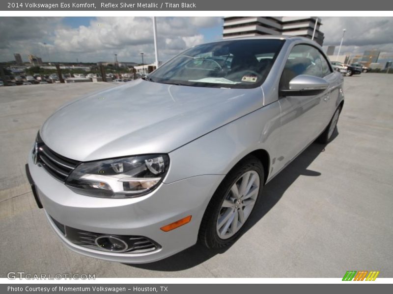 Front 3/4 View of 2014 Eos Komfort