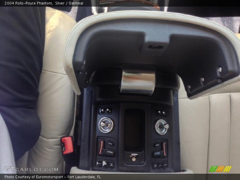 Silver / Oatmeal 2004 Rolls-Royce Phantom