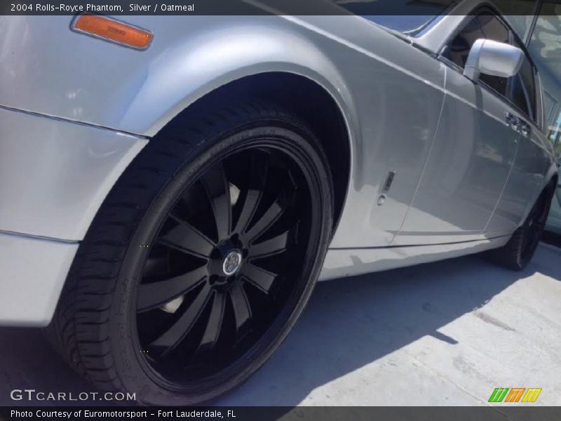 Silver / Oatmeal 2004 Rolls-Royce Phantom