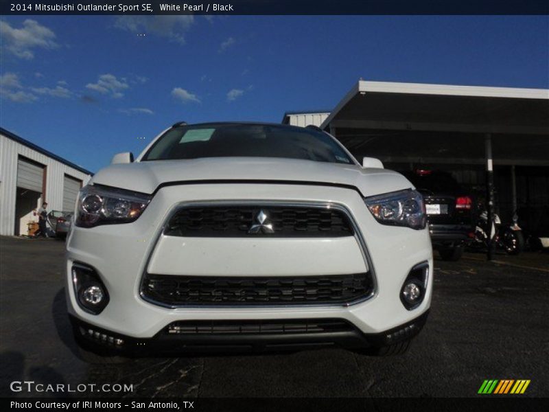 White Pearl / Black 2014 Mitsubishi Outlander Sport SE