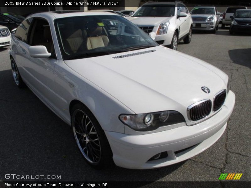 Front 3/4 View of 2005 3 Series 330i Coupe