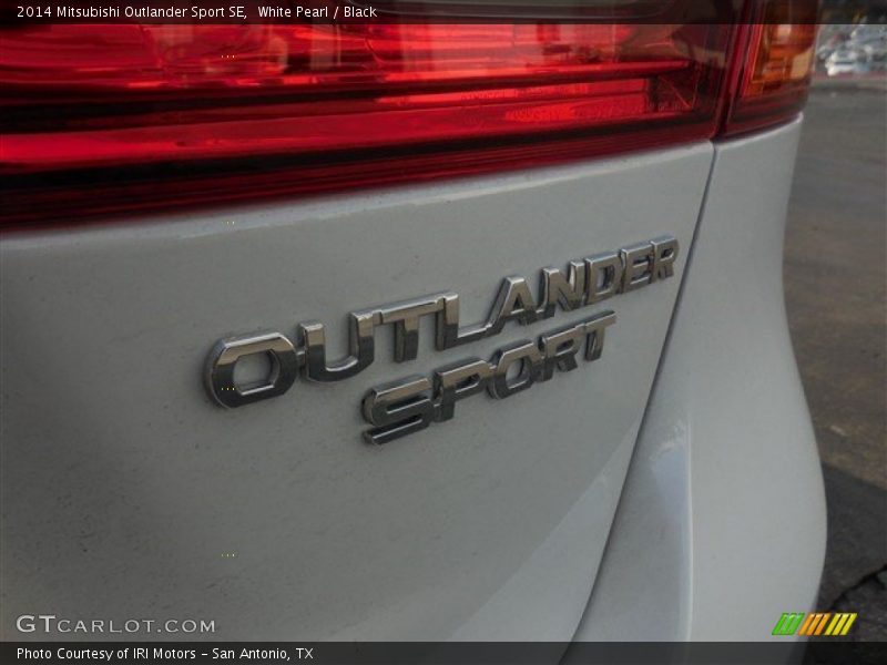 White Pearl / Black 2014 Mitsubishi Outlander Sport SE