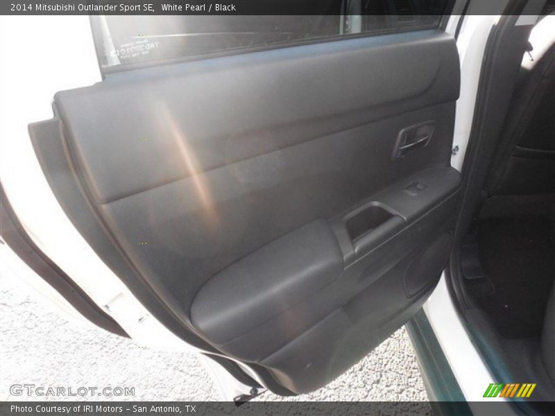 White Pearl / Black 2014 Mitsubishi Outlander Sport SE