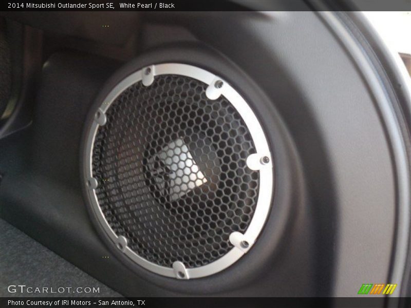White Pearl / Black 2014 Mitsubishi Outlander Sport SE