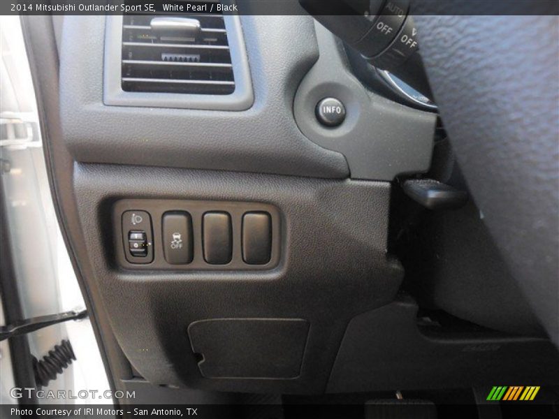 White Pearl / Black 2014 Mitsubishi Outlander Sport SE