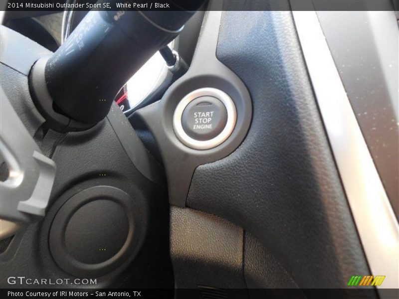 White Pearl / Black 2014 Mitsubishi Outlander Sport SE