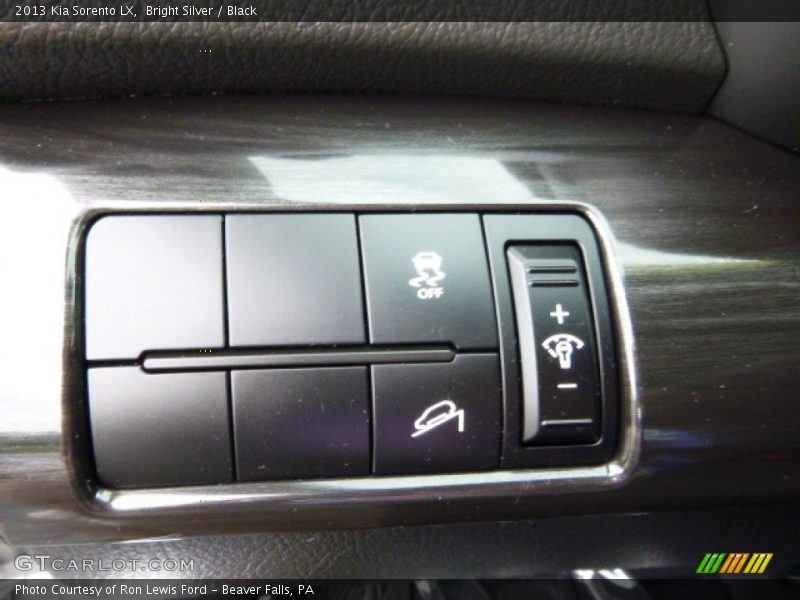 Bright Silver / Black 2013 Kia Sorento LX
